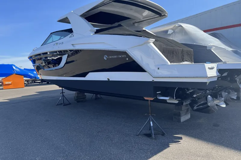 Slide: The Image of Cruisers Yachts 38 GLS 2024 - 3