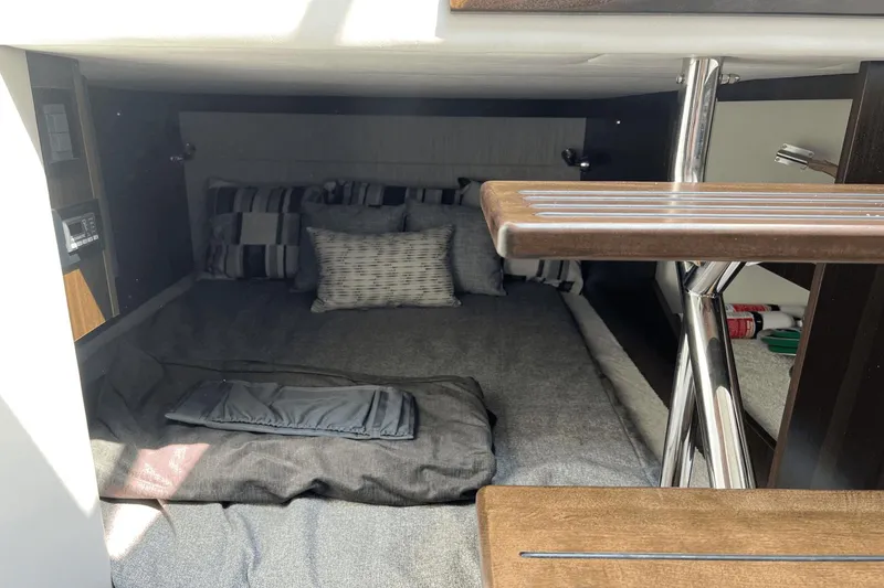 Slide: The Image of Cruisers Yachts 38 GLS 2024 - 31