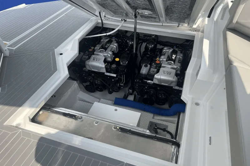 Slide: The Image of Cruisers Yachts 38 GLS 2024 - 32