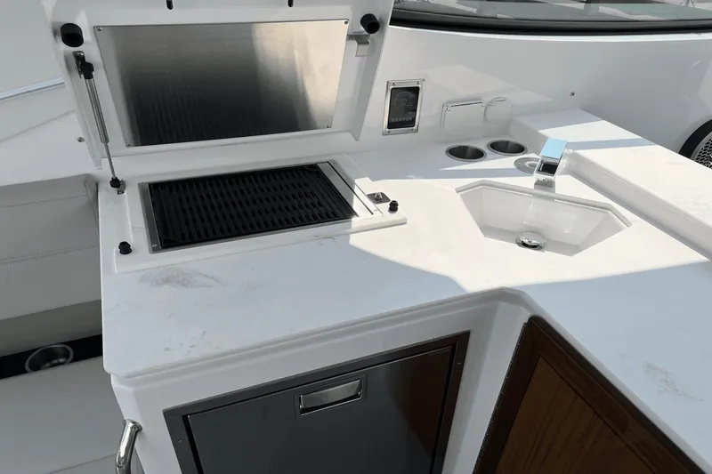 Slide: The Image of Cruisers Yachts 38 GLS 2024 - 9