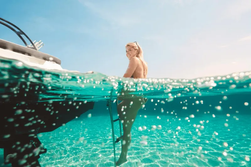 Slide: The Image of Sea Ray SPX 210 2025 - 17