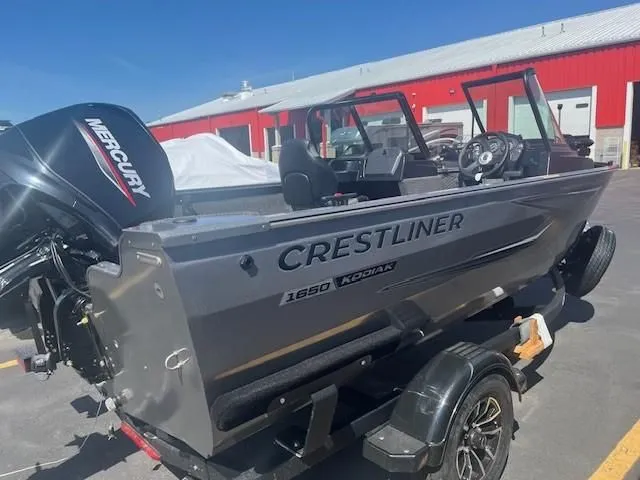 Slide: The Image of Crestliner CRESTLINER CKD16W 2025 - 3