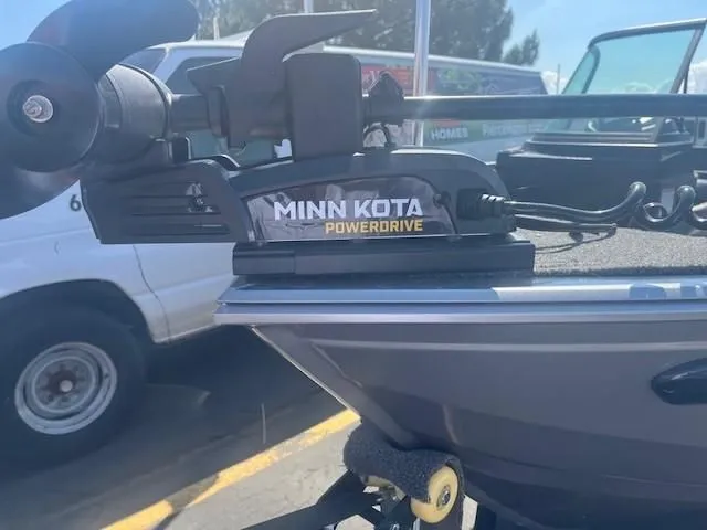 Slide: The Image of Crestliner CRESTLINER CKD16W 2025 - 6