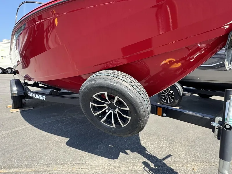 Slide: The Image of Crestliner CH17WJ 2025 - 10