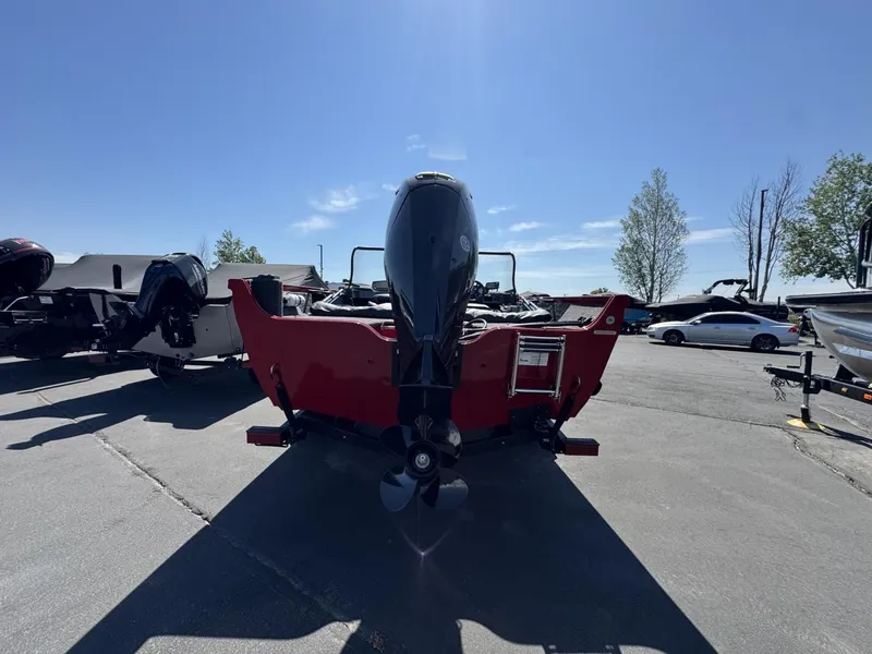 Slide: The Image of Crestliner CH17WJ 2025 - 3