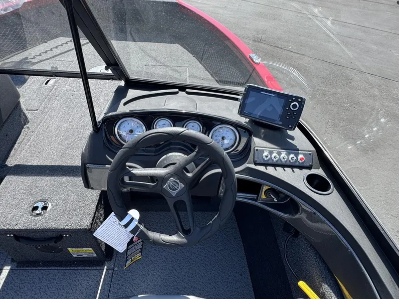 Slide: The Image of Crestliner CH17WJ 2025 - 8