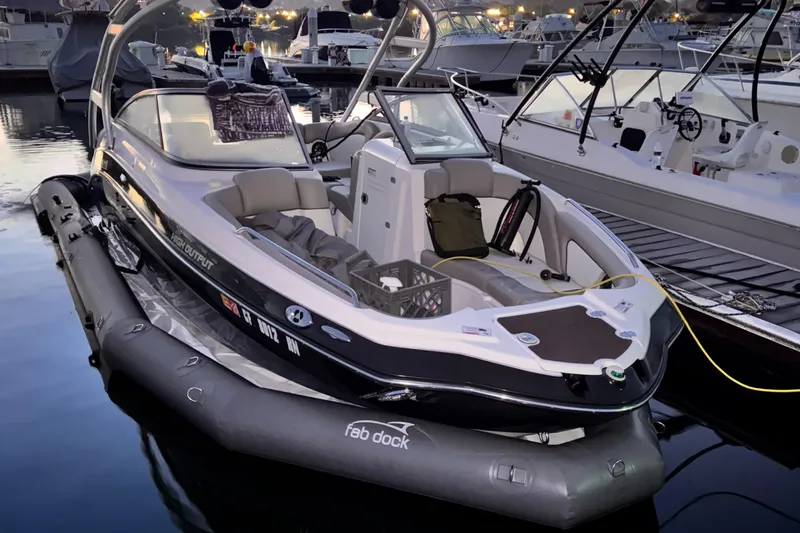 The Image of Center Console Eco dry dock 2025 - undefined