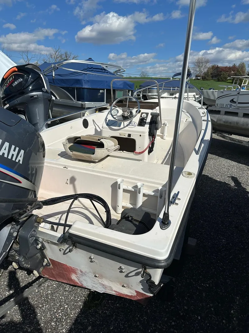 Slide: The Image of 1996 Sea Hunt 15' fiberglass center console boat with Yamaha 50Hp 4-stroke engine and trailer. - 8