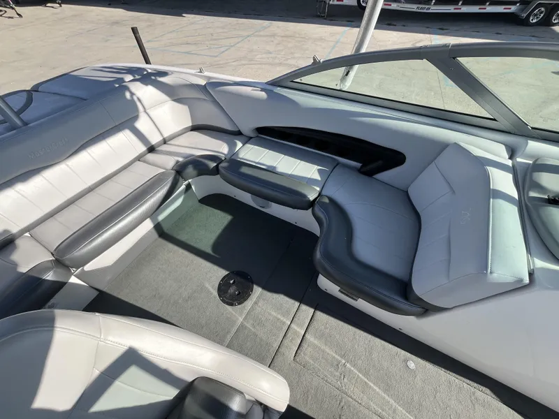 Slide: The Image of 2006 MasterCraft MariStar 210 boat interior with gray seating and carpeted floor. - 14