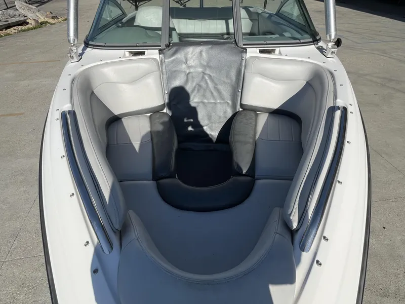 Slide: The Image of 2006 MasterCraft MariStar 210 boat interior with white and gray seating. - 6