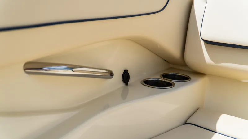 Slide: The Image of Chris-Craft Calypso 28 2025 - 55