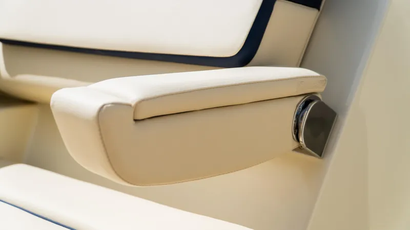 Slide: The Image of Chris-Craft Calypso 28 2025 - 57