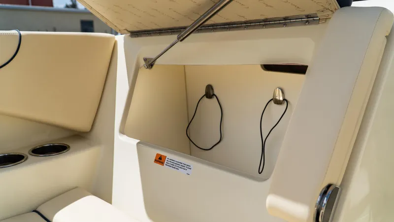 Slide: The Image of Chris-Craft Calypso 28 2025 - 59