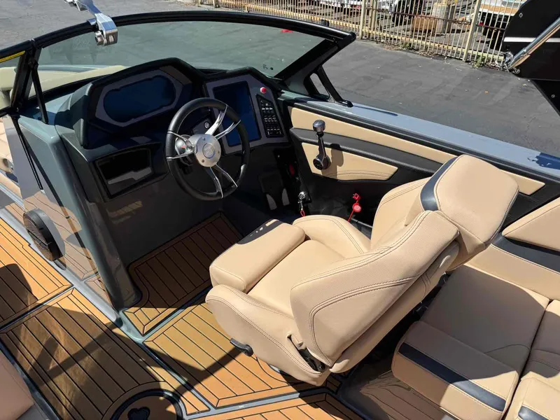 Slide: The Image of MasterCraft XStar S 2024 - 11