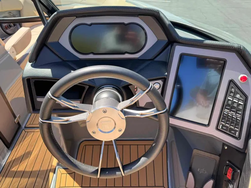 Slide: The Image of MasterCraft XStar S 2024 - 12