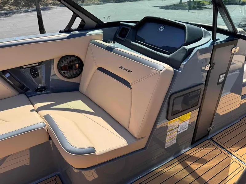 Slide: The Image of MasterCraft XStar S 2024 - 13