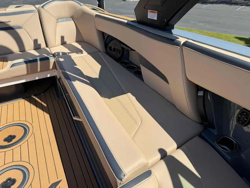 Slide: The Image of MasterCraft XStar S 2024 - 14