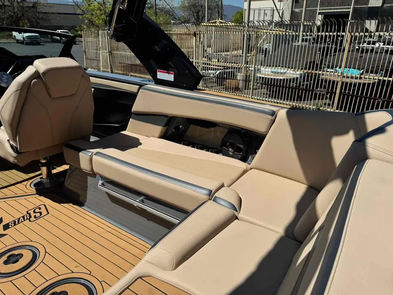 Slide: The Image of MasterCraft XStar S 2024 - 16