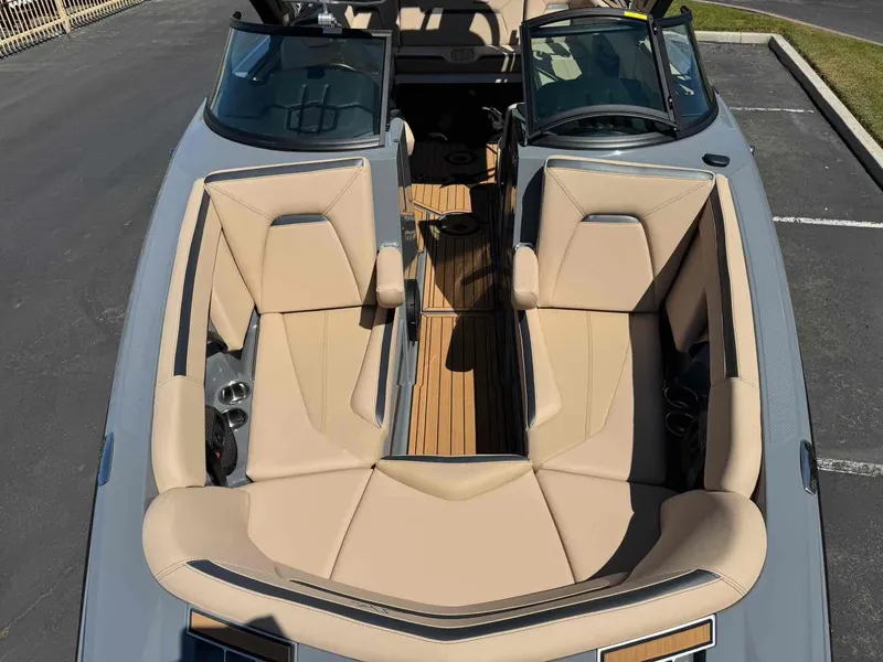 Slide: The Image of MasterCraft XStar S 2024 - 17