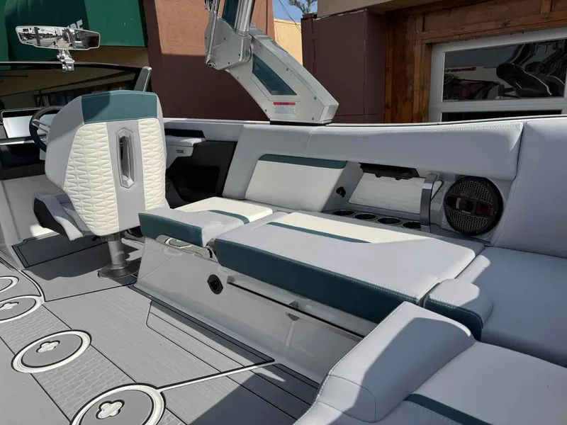 Slide: The Image of MasterCraft X24 2025 - 15