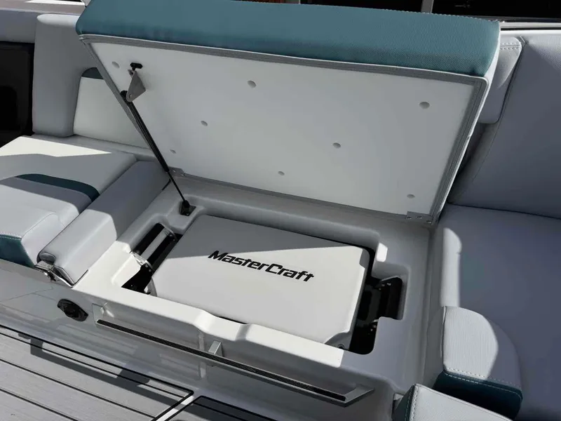 Slide: The Image of MasterCraft X24 2025 - 16