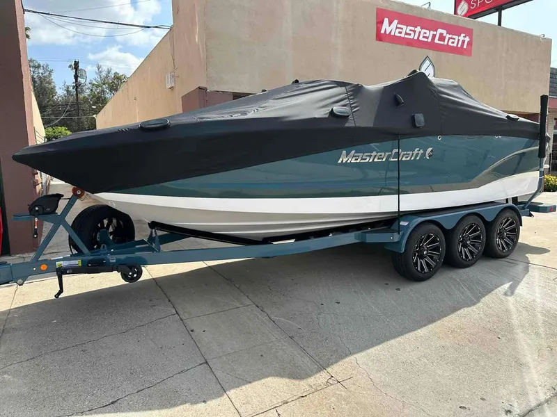 Slide: The Image of MasterCraft X24 2025 - 18