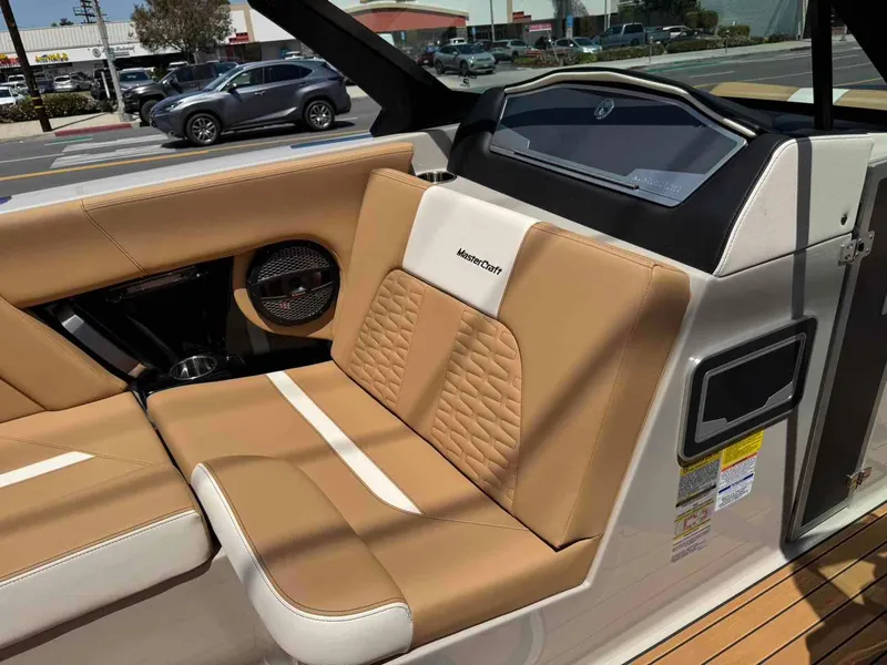 Slide: The Image of MasterCraft X22 2025 - 14