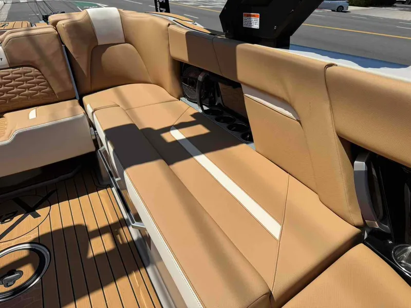 Slide: The Image of MasterCraft X22 2025 - 15