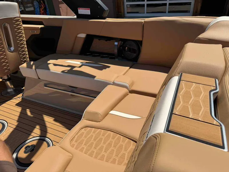 Slide: The Image of MasterCraft X22 2025 - 17