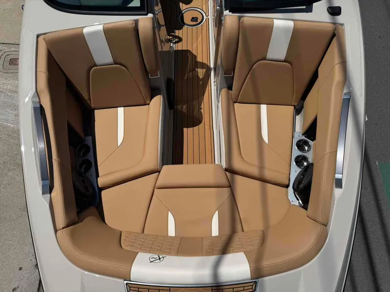 Slide: The Image of MasterCraft X22 2025 - 18