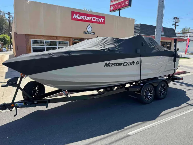 Slide: The Image of MasterCraft X22 2025 - 19