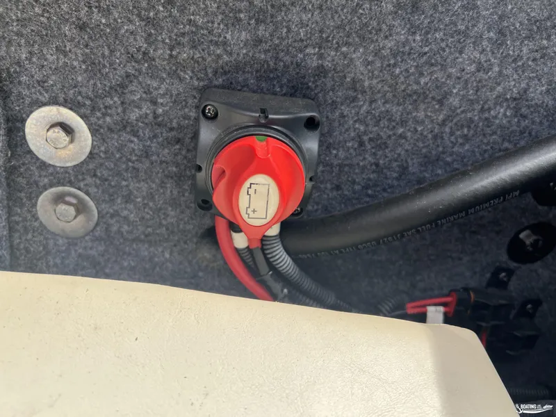 Slide: The Image of Battery switch in a 2018 Yamaha Boats AR195, featuring red and black cables. - 10
