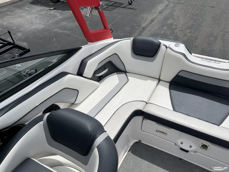 Slide: The Image of 2018 Yamaha AR195 boat interior with white and black seating. - 7