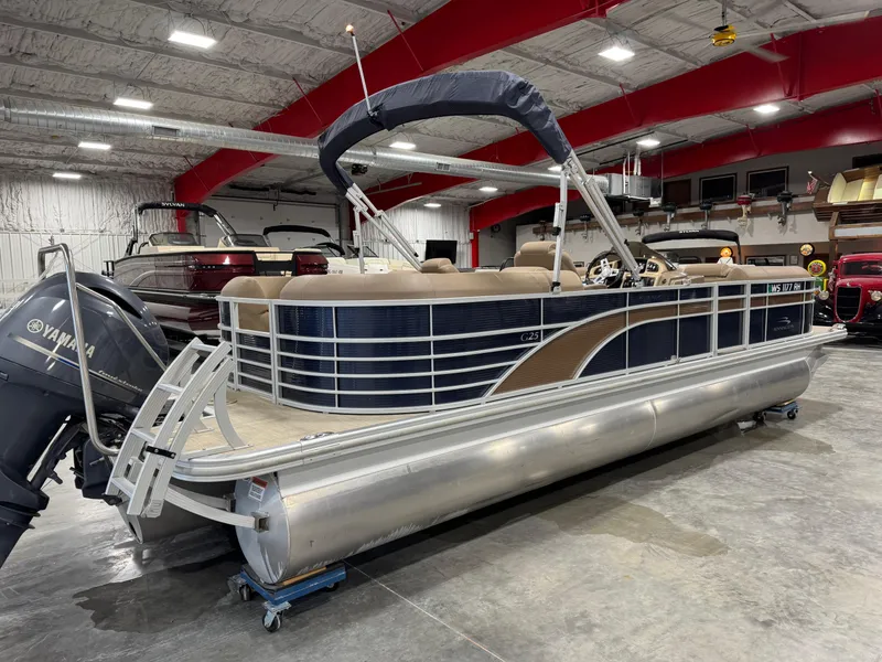 Slide: The Image of 2018 Bennington G 25 pontoon boat in a showroom with Yamaha outboard motor. - 4