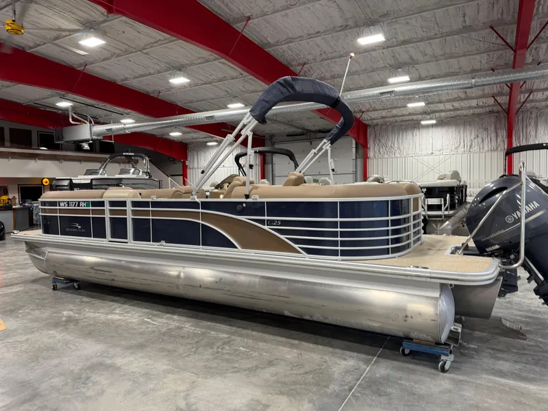 Slide: The Image of 2018 Bennington G 25 pontoon boat in a spacious indoor showroom. - 5