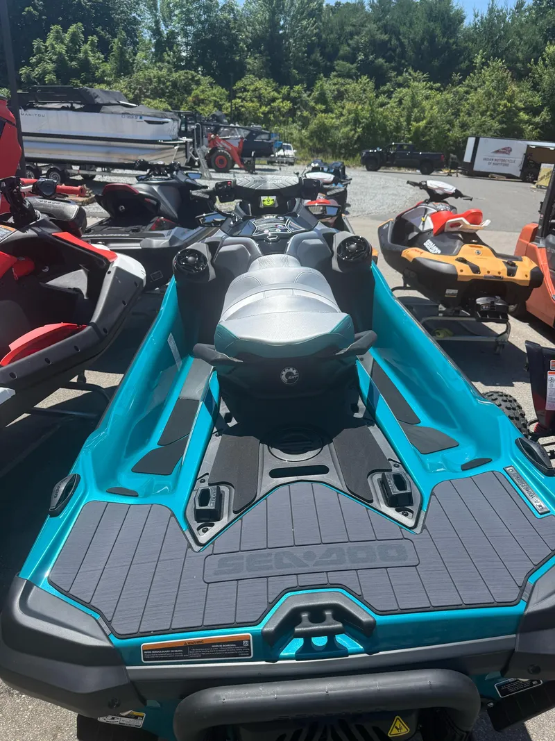 Slide: The Image of Sea-Doo GTX Limited 325 2025 - 3