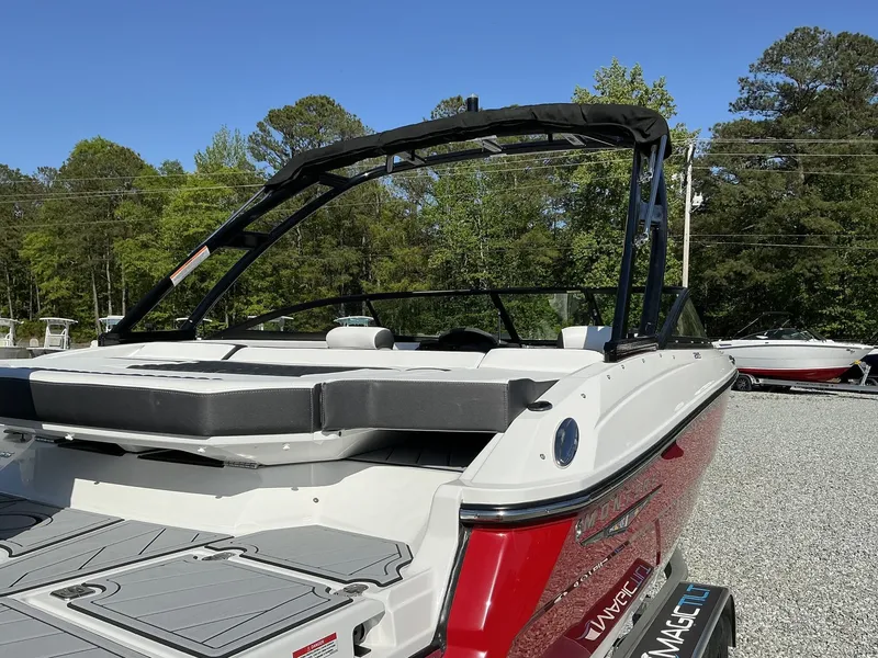 Slide: The Image of Monterey 215SS Super Sport 2025 - 16