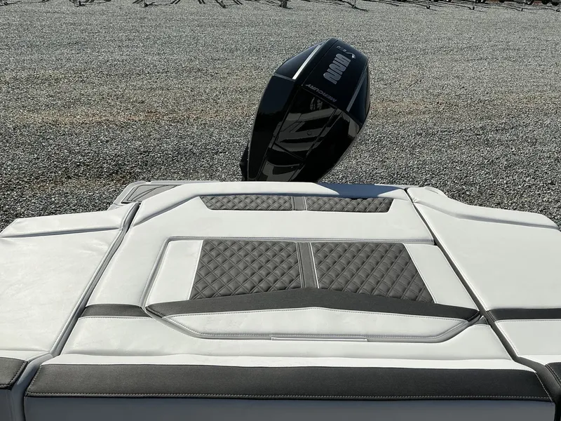 Slide: The Image of Monterey 215SS Super Sport 2025 - 5