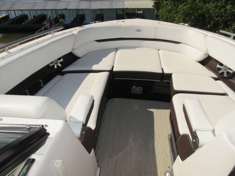 Slide: The Image of Regal 2800 2016 - 14