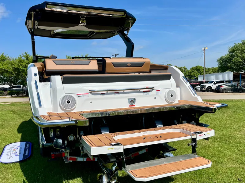 Slide: The Image of 2025 COBALT R31 - Image 11 - 11