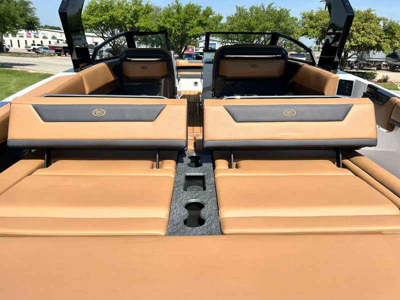 Slide: The Image of 2025 COBALT R31 - Image 15 - 15