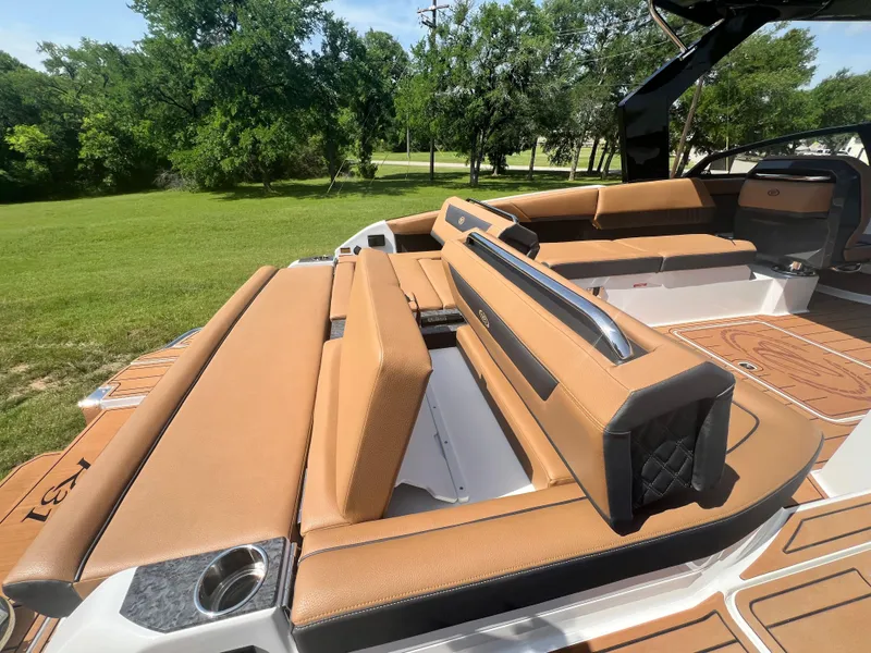 Slide: The Image of 2025 COBALT R31 - Image 16 - 16