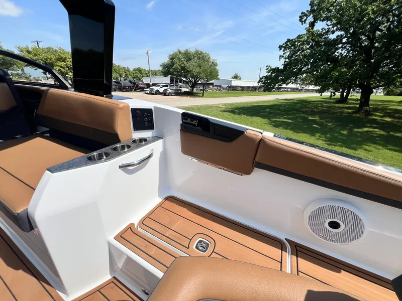 Slide: The Image of 2025 COBALT R31 - Image 17 - 17