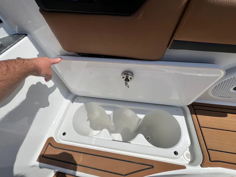 Slide: The Image of 2025 COBALT R31 - Image 19 - 19