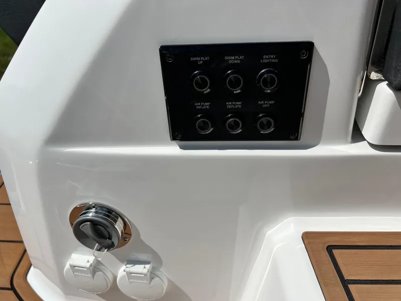 Slide: The Image of 2025 COBALT R31 - Image 20 - 20