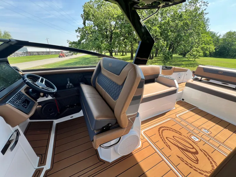 Slide: The Image of 2025 COBALT R31 - Image 25 - 25