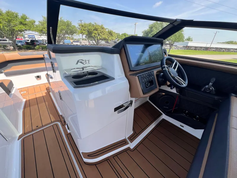 Slide: The Image of 2025 COBALT R31 - Image 27 - 27