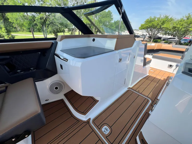 Slide: The Image of 2025 COBALT R31 - Image 28 - 28