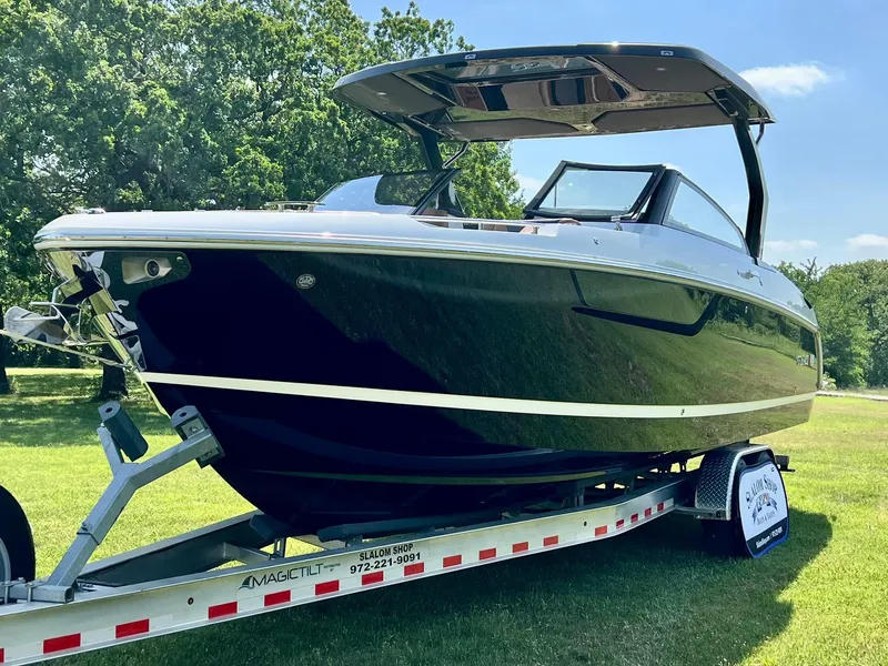 Slide: The Image of 2025 COBALT R31 - Image 3 - 3