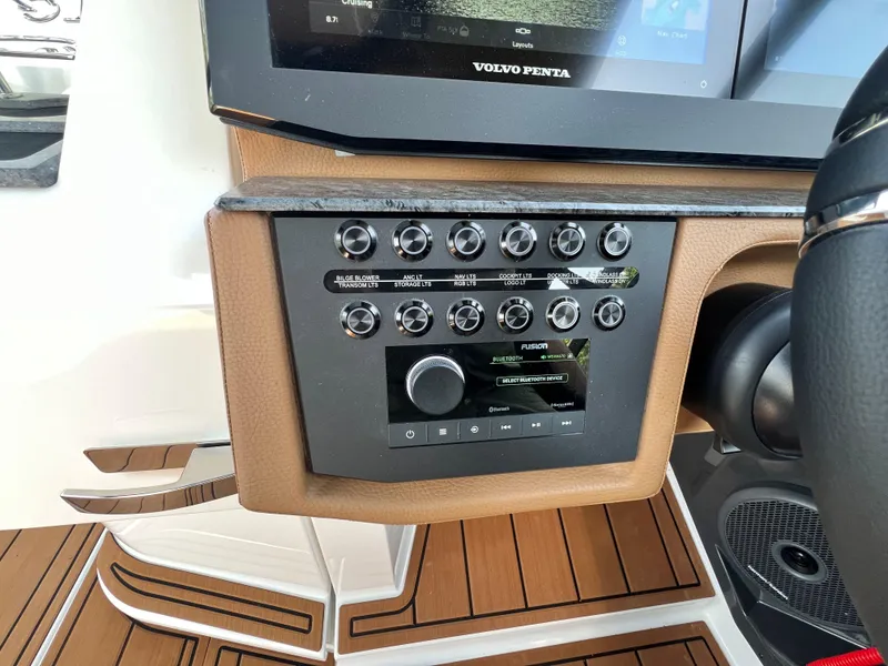 Slide: The Image of 2025 COBALT R31 - Image 33 - 33